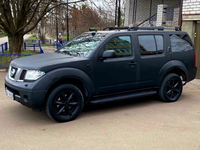 Чорний Ніссан Патфайндер, об'ємом двигуна 2.5 л та пробігом 300 тис. км за 4850 $, фото 2 на Automoto.ua