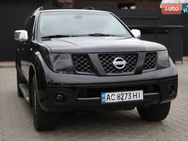 Черный Ниссан Патфайндер, объемом двигателя 2.5 л и пробегом 299 тыс. км за 8950 $, фото 1 на Automoto.ua