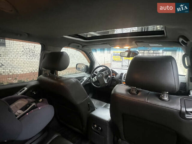 Черный Ниссан Патфайндер, объемом двигателя 2.49 л и пробегом 261 тыс. км за 11300 $, фото 11 на Automoto.ua
