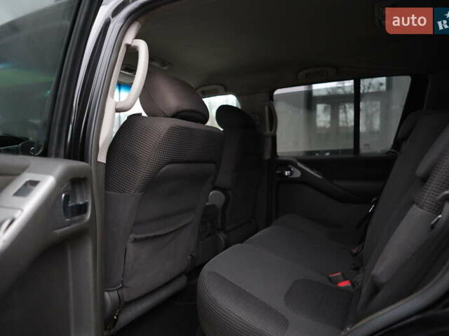 Черный Ниссан Патфайндер, объемом двигателя 2.5 л и пробегом 299 тыс. км за 8950 $, фото 12 на Automoto.ua