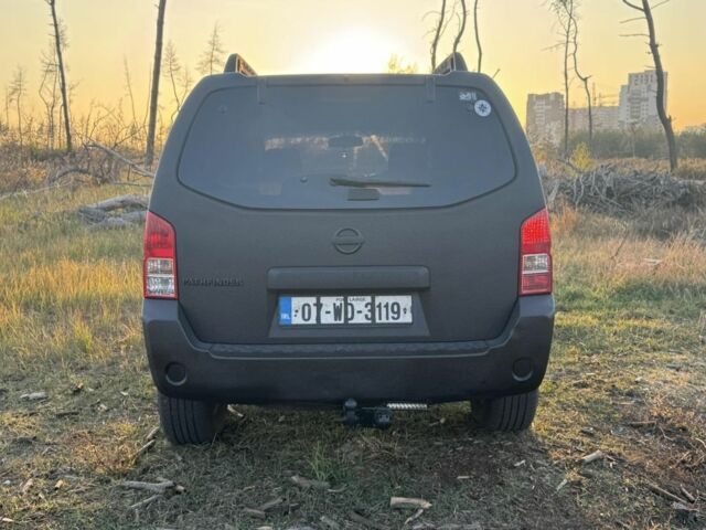 Черный Ниссан Патфайндер, объемом двигателя 2.5 л и пробегом 122 тыс. км за 4200 $, фото 2 на Automoto.ua