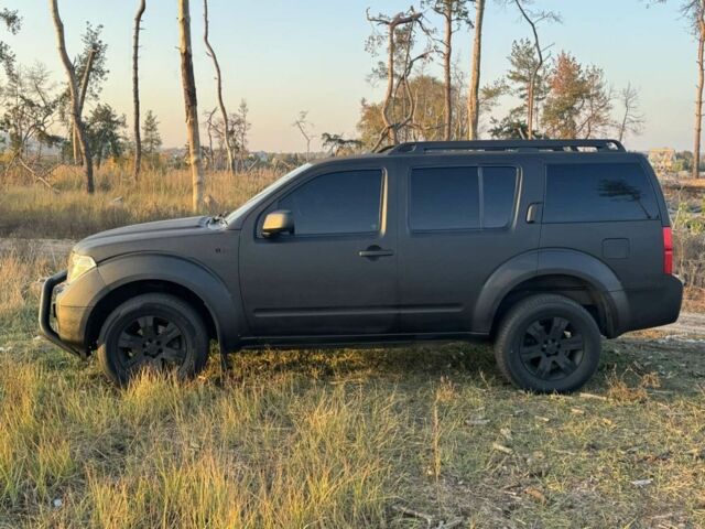 Черный Ниссан Патфайндер, объемом двигателя 2.5 л и пробегом 122 тыс. км за 4200 $, фото 3 на Automoto.ua
