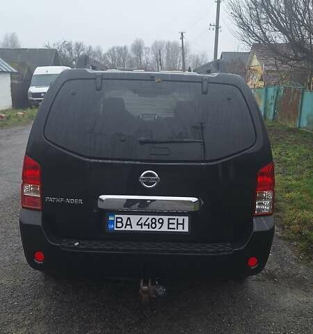 Черный Ниссан Патфайндер, объемом двигателя 2.49 л и пробегом 348 тыс. км за 8300 $, фото 2 на Automoto.ua