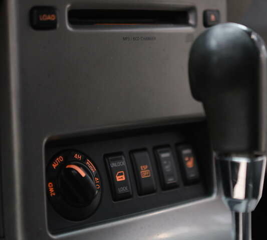 Черный Ниссан Патфайндер, объемом двигателя 2.5 л и пробегом 299 тыс. км за 8950 $, фото 9 на Automoto.ua