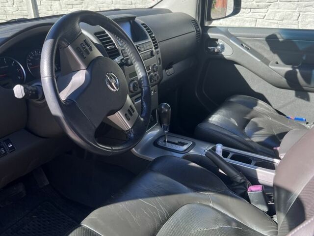 Черный Ниссан Патфайндер, объемом двигателя 2.5 л и пробегом 200 тыс. км за 11500 $, фото 4 на Automoto.ua