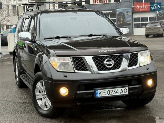Черный Ниссан Патфайндер, объемом двигателя 2.49 л и пробегом 178 тыс. км за 13500 $, фото 3 на Automoto.ua