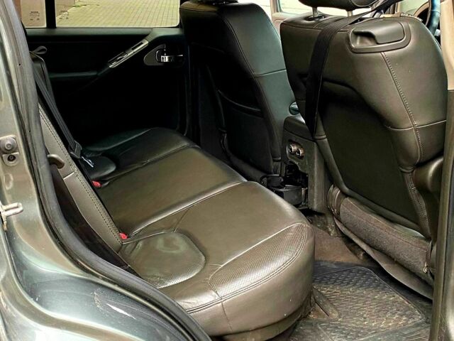 Чорний Ніссан Патфайндер, об'ємом двигуна 2.5 л та пробігом 300 тис. км за 4850 $, фото 12 на Automoto.ua