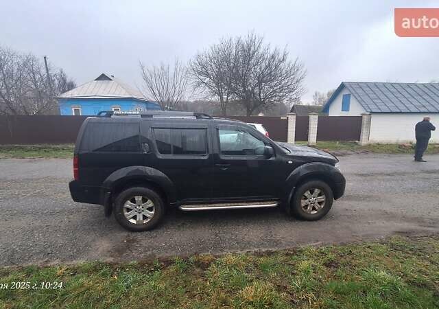 Черный Ниссан Патфайндер, объемом двигателя 2.49 л и пробегом 348 тыс. км за 8300 $, фото 3 на Automoto.ua