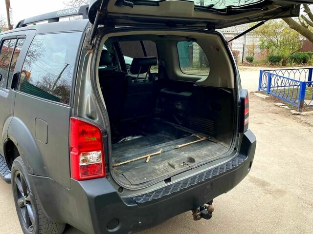 Чорний Ніссан Патфайндер, об'ємом двигуна 2.5 л та пробігом 300 тис. км за 4850 $, фото 13 на Automoto.ua