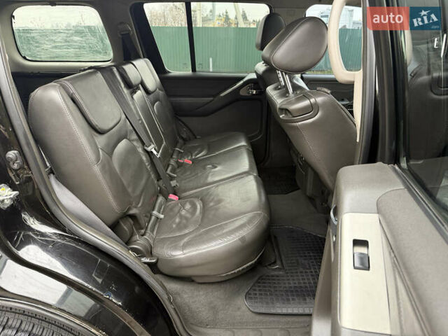 Чорний Ніссан Патфайндер, об'ємом двигуна 2.5 л та пробігом 182 тис. км за 11500 $, фото 38 на Automoto.ua