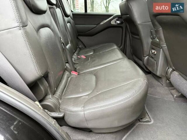 Черный Ниссан Патфайндер, объемом двигателя 2.49 л и пробегом 178 тыс. км за 13500 $, фото 17 на Automoto.ua