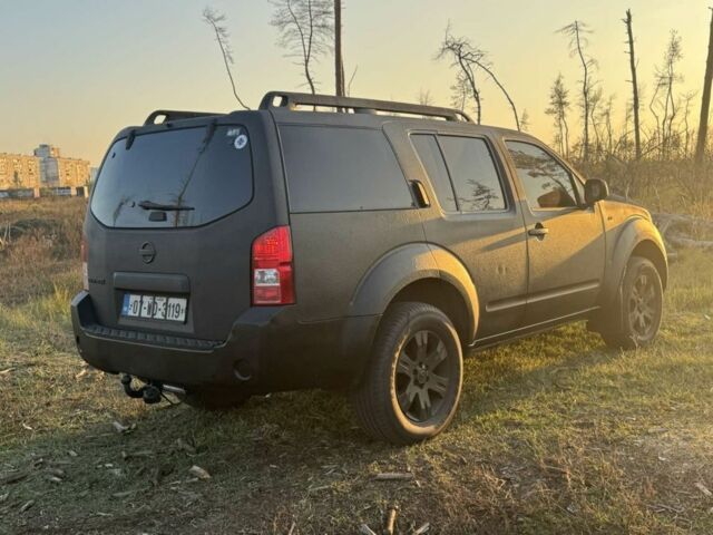 Черный Ниссан Патфайндер, объемом двигателя 2.5 л и пробегом 122 тыс. км за 4200 $, фото 6 на Automoto.ua