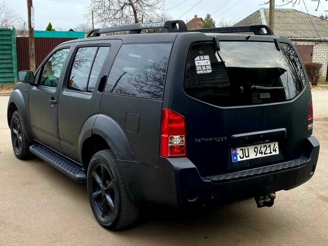 Чорний Ніссан Патфайндер, об'ємом двигуна 2.5 л та пробігом 300 тис. км за 4850 $, фото 4 на Automoto.ua