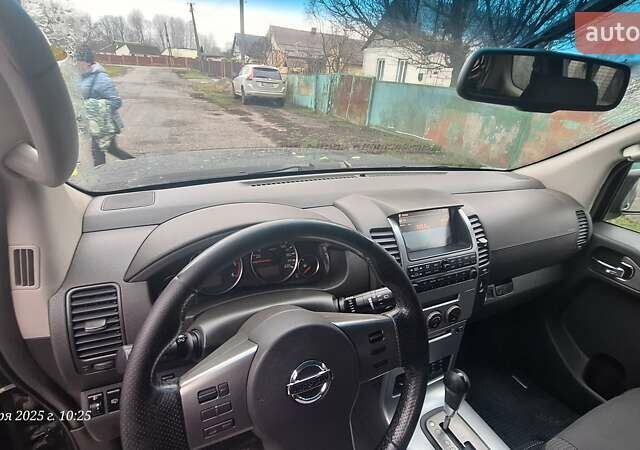 Черный Ниссан Патфайндер, объемом двигателя 2.49 л и пробегом 348 тыс. км за 8300 $, фото 10 на Automoto.ua