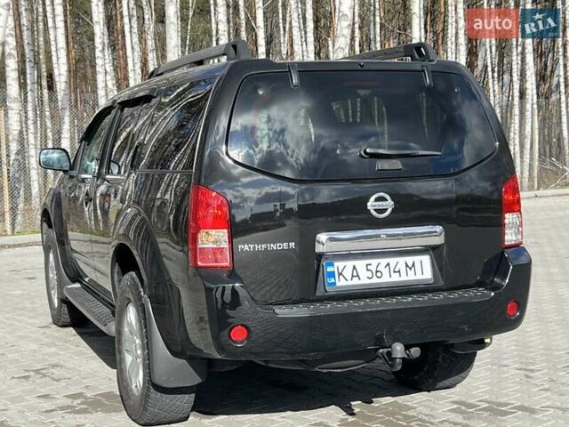 Чорний Ніссан Патфайндер, об'ємом двигуна 4 л та пробігом 208 тис. км за 9700 $, фото 15 на Automoto.ua