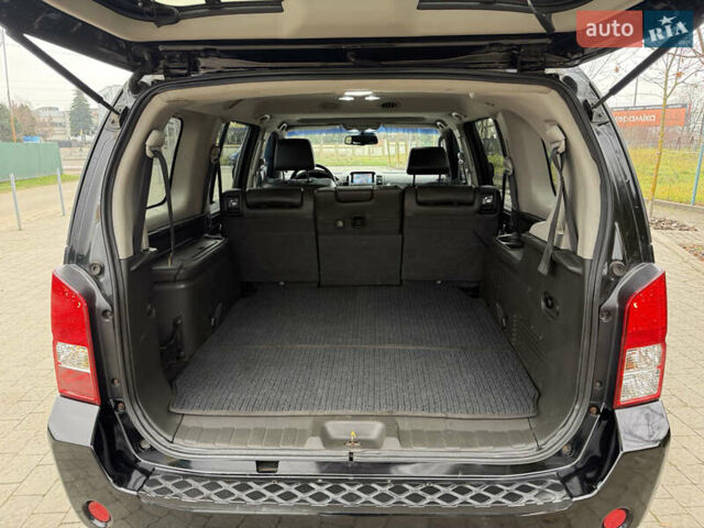 Чорний Ніссан Патфайндер, об'ємом двигуна 2.5 л та пробігом 182 тис. км за 11500 $, фото 44 на Automoto.ua