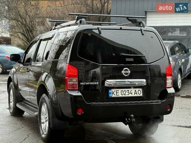 Черный Ниссан Патфайндер, объемом двигателя 2.49 л и пробегом 178 тыс. км за 13500 $, фото 8 на Automoto.ua