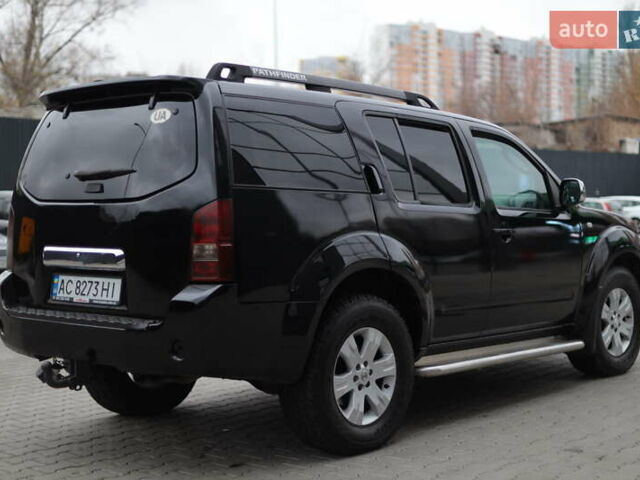 Черный Ниссан Патфайндер, объемом двигателя 2.5 л и пробегом 299 тыс. км за 8950 $, фото 3 на Automoto.ua