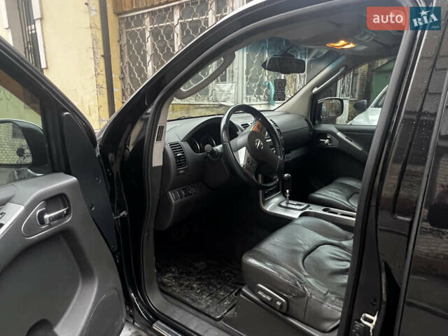 Черный Ниссан Патфайндер, объемом двигателя 2.49 л и пробегом 261 тыс. км за 11300 $, фото 2 на Automoto.ua