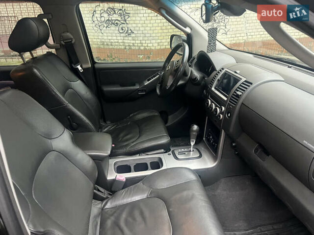 Черный Ниссан Патфайндер, объемом двигателя 2.49 л и пробегом 261 тыс. км за 11300 $, фото 8 на Automoto.ua