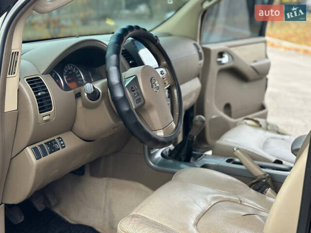 Черный Ниссан Патфайндер, объемом двигателя 2.49 л и пробегом 253 тыс. км за 7999 $, фото 13 на Automoto.ua