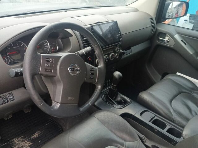 Черный Ниссан Патфайндер, объемом двигателя 0 л и пробегом 300 тыс. км за 6500 $, фото 5 на Automoto.ua