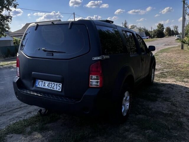 Чорний Ніссан Патфайндер, об'ємом двигуна 2.5 л та пробігом 350 тис. км за 4000 $, фото 4 на Automoto.ua