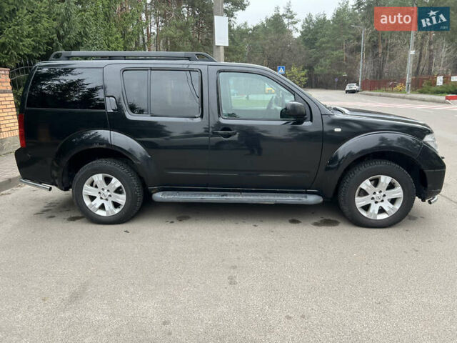 Черный Ниссан Патфайндер, объемом двигателя 2.49 л и пробегом 460 тыс. км за 7800 $, фото 6 на Automoto.ua