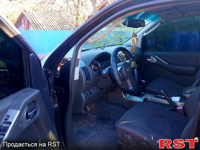 Черный Ниссан Патфайндер, объемом двигателя 2.5 л и пробегом 245 тыс. км за 4200 $, фото 5 на Automoto.ua