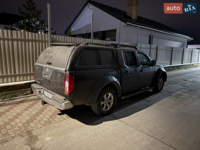 Черный Ниссан Патфайндер, объемом двигателя 2.5 л и пробегом 328 тыс. км за 11000 $, фото 2 на Automoto.ua