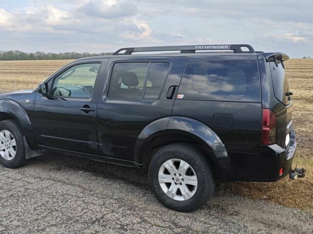 Чорний Ніссан Патфайндер, об'ємом двигуна 2.5 л та пробігом 237 тис. км за 4500 $, фото 4 на Automoto.ua