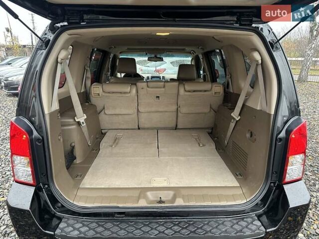 Чорний Ніссан Патфайндер, об'ємом двигуна 4 л та пробігом 300 тис. км за 9500 $, фото 15 на Automoto.ua