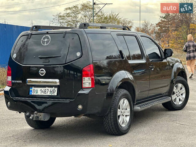 Черный Ниссан Патфайндер, объемом двигателя 2.49 л и пробегом 253 тыс. км за 7999 $, фото 8 на Automoto.ua