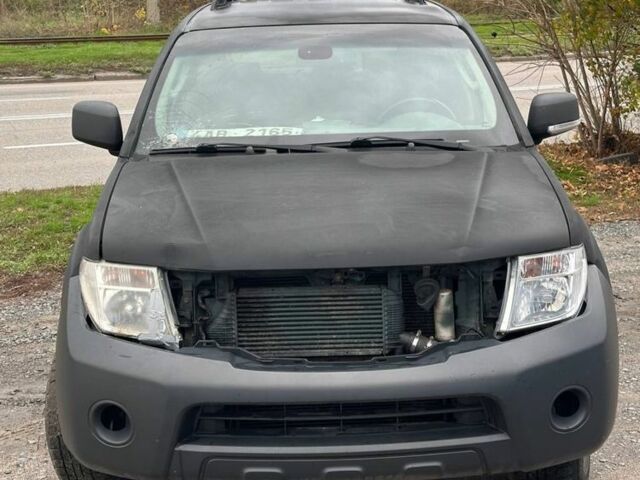 Черный Ниссан Патфайндер, объемом двигателя 2.5 л и пробегом 250 тыс. км за 3999 $, фото 5 на Automoto.ua