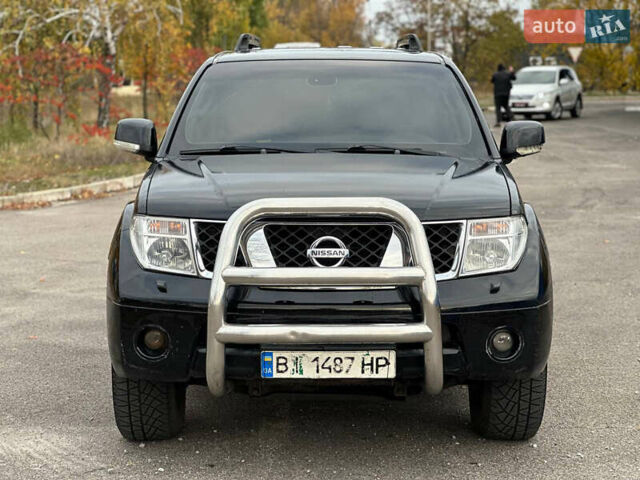 Черный Ниссан Патфайндер, объемом двигателя 2.49 л и пробегом 253 тыс. км за 7999 $, фото 2 на Automoto.ua
