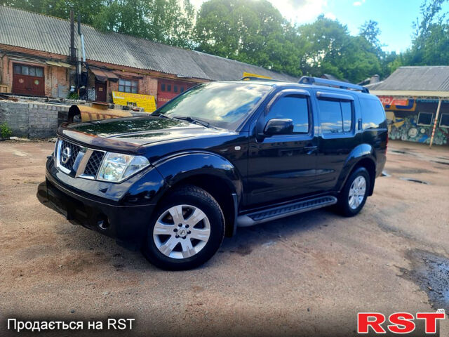 Чорний Ніссан Патфайндер, об'ємом двигуна 2.5 л та пробігом 340 тис. км за 11000 $, фото 1 на Automoto.ua