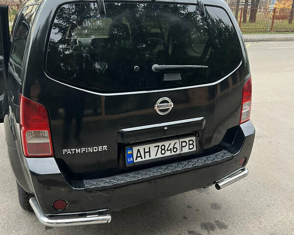 Черный Ниссан Патфайндер, объемом двигателя 2.49 л и пробегом 460 тыс. км за 7800 $, фото 4 на Automoto.ua