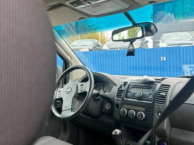 Черный Ниссан Патфайндер, объемом двигателя 2.5 л и пробегом 250 тыс. км за 3999 $, фото 6 на Automoto.ua