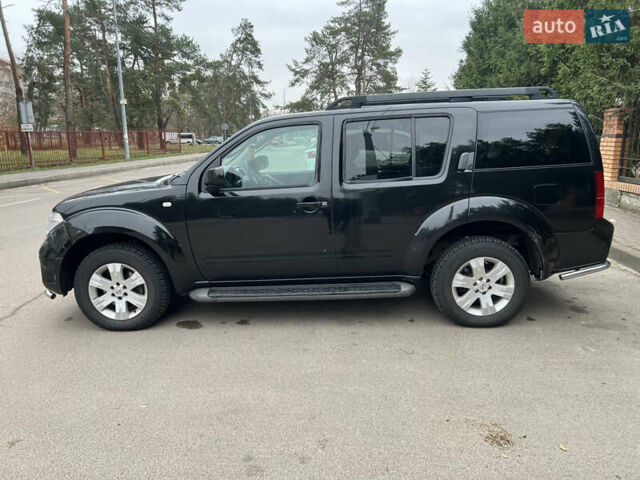 Черный Ниссан Патфайндер, объемом двигателя 2.49 л и пробегом 460 тыс. км за 7800 $, фото 2 на Automoto.ua