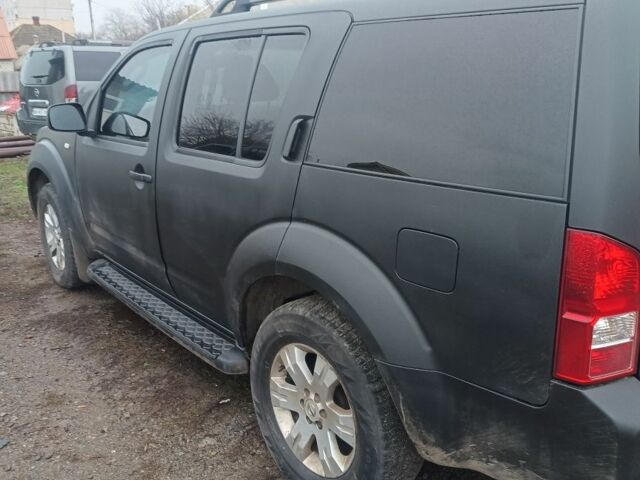 Черный Ниссан Патфайндер, объемом двигателя 0 л и пробегом 300 тыс. км за 6500 $, фото 3 на Automoto.ua