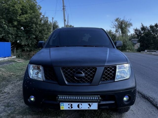 Чорний Ніссан Патфайндер, об'ємом двигуна 2.5 л та пробігом 350 тис. км за 4000 $, фото 2 на Automoto.ua