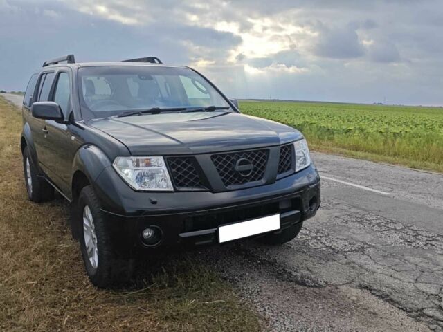 Чорний Ніссан Патфайндер, об'ємом двигуна 2.5 л та пробігом 237 тис. км за 4500 $, фото 1 на Automoto.ua