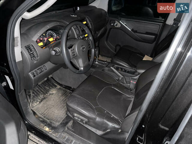 Черный Ниссан Патфайндер, объемом двигателя 2.5 л и пробегом 328 тыс. км за 11000 $, фото 3 на Automoto.ua