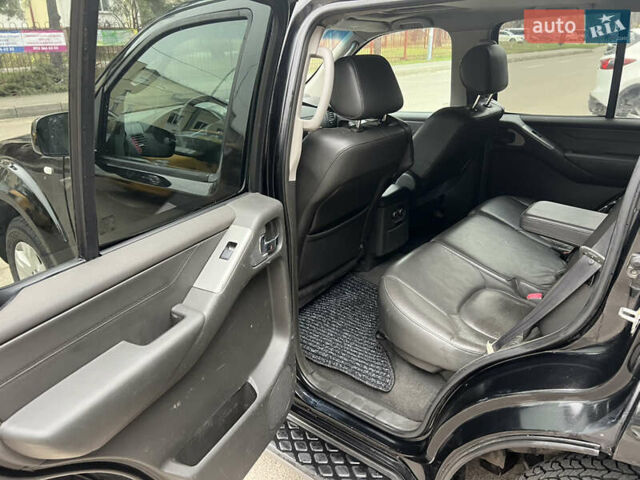 Черный Ниссан Патфайндер, объемом двигателя 2.49 л и пробегом 460 тыс. км за 7800 $, фото 10 на Automoto.ua