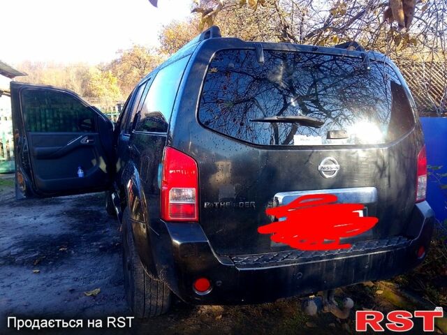 Черный Ниссан Патфайндер, объемом двигателя 2.5 л и пробегом 245 тыс. км за 4200 $, фото 3 на Automoto.ua