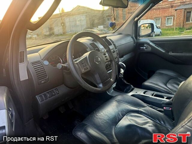 Черный Ниссан Патфайндер, объемом двигателя 2.5 л и пробегом 251 тыс. км за 4700 $, фото 3 на Automoto.ua