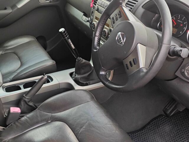 Чорний Ніссан Патфайндер, об'ємом двигуна 2.5 л та пробігом 237 тис. км за 4500 $, фото 10 на Automoto.ua