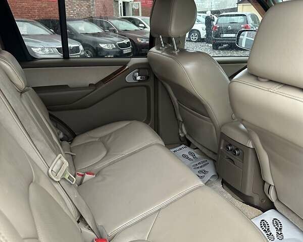 Чорний Ніссан Патфайндер, об'ємом двигуна 4 л та пробігом 300 тис. км за 9500 $, фото 10 на Automoto.ua