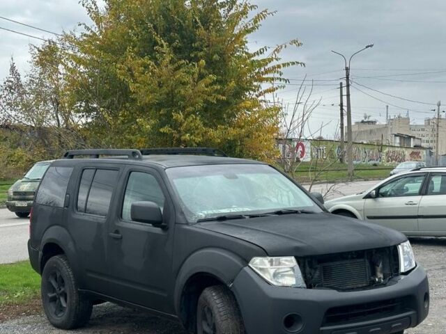 Черный Ниссан Патфайндер, объемом двигателя 2.5 л и пробегом 250 тыс. км за 3999 $, фото 1 на Automoto.ua