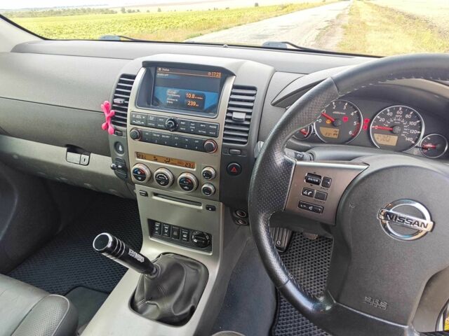 Чорний Ніссан Патфайндер, об'ємом двигуна 2.5 л та пробігом 237 тис. км за 4500 $, фото 7 на Automoto.ua